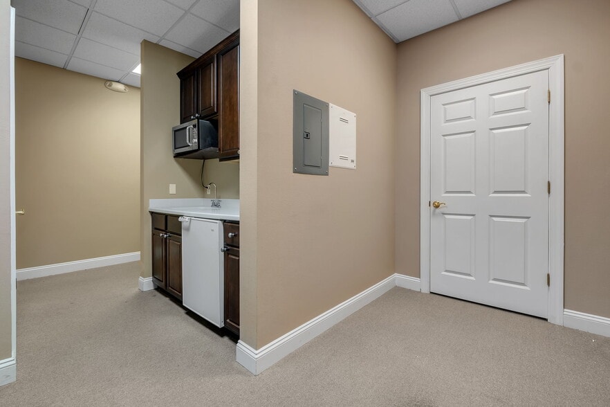 More Photos Of 2104 Delta Way, Tallahassee Office For Sale