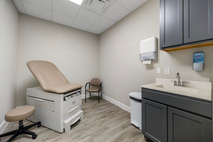 More Photos Of 3129 Kingsley Dr, Pearland Medical For Lease