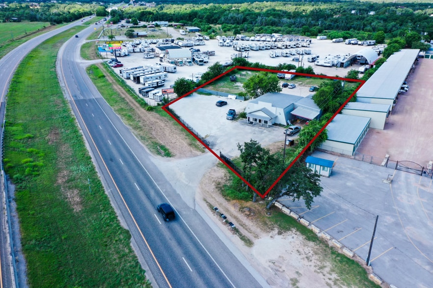 More Photos Of 8491 US Highway 281 N, Spring Branch Showroom For Sale