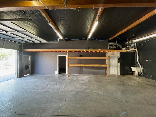More Photos Of 20620-20622 Superior St, Chatsworth Warehouse For Lease