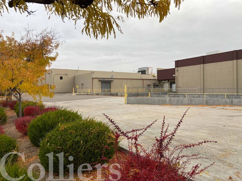 More Photos Of 11193 W Emerald St, Boise Distribution For Lease