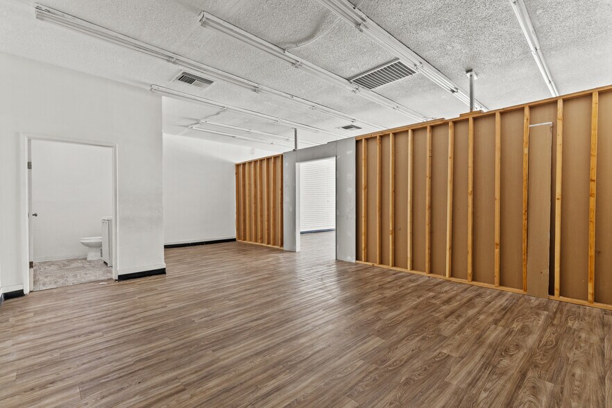 More Photos Of 204 E 11th St, Los Angeles General Retail For Sale