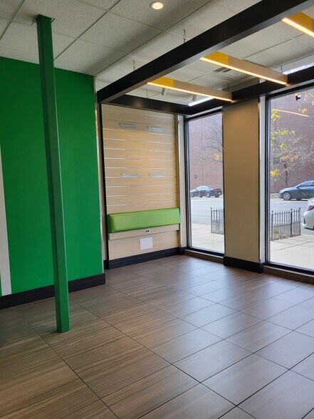 More Photos Of 1125 N Western Ave, Chicago Storefront Retail Office For Lease