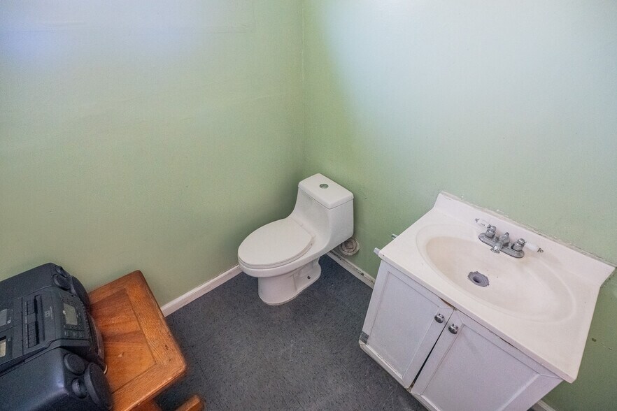 More Photos Of 16529 Lakewood Blvd, Bellflower Auto Repair For Sale