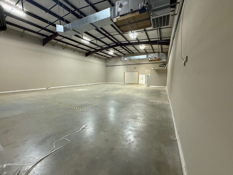 More Photos Of 1667 Shug Jordan Pky, Auburn Flex For Lease