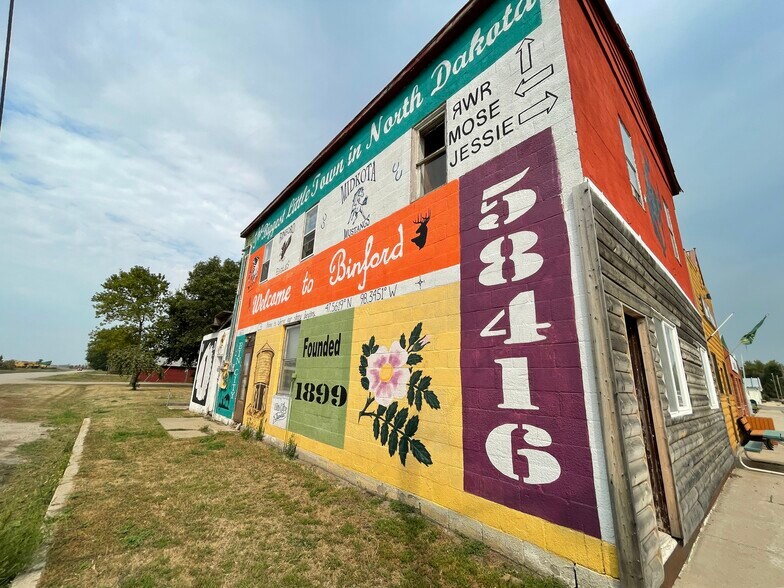 More Photos Of 203 Whinery, Binford Casino For Sale