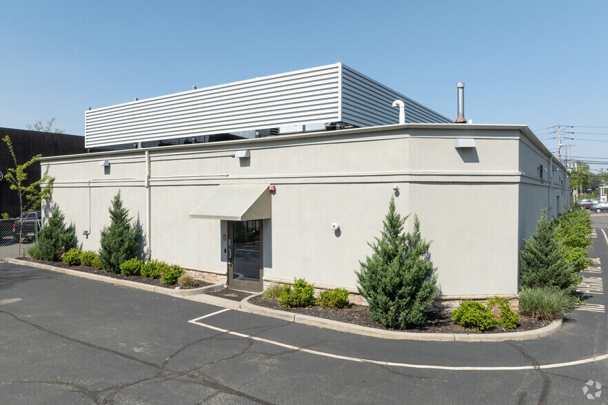 More Photos Of 20 Woodridge Ave, Hackensack Medical For Sale