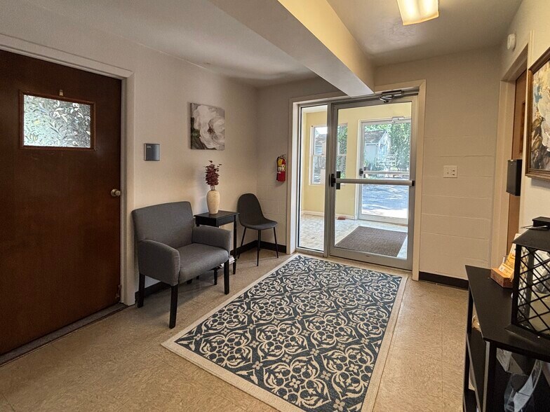 More Photos Of 53 W Brandt Blvd, Salunga Office Residential For Lease