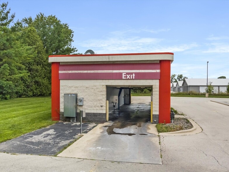 More Photos Of 1331 Green Bay Rd, Sturgeon Bay Service Station For Sale