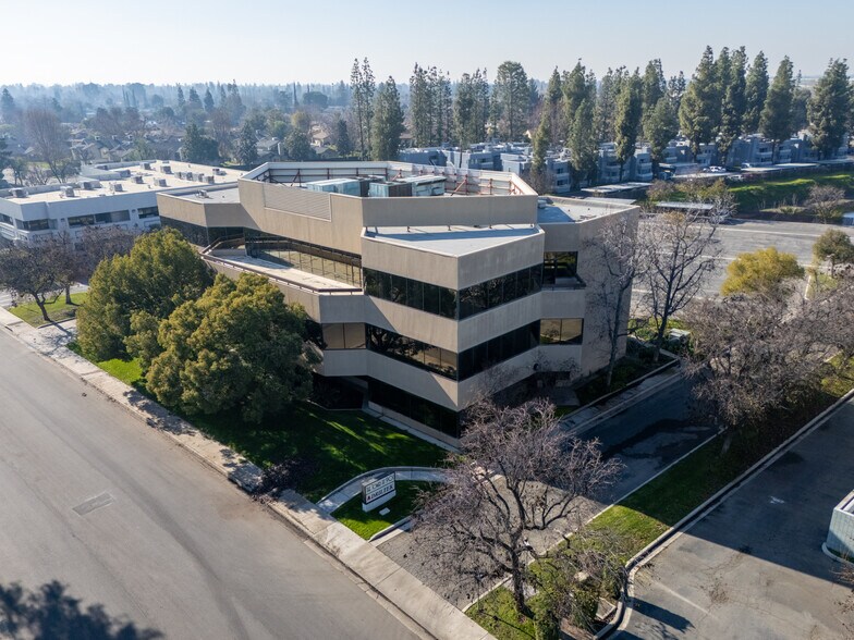 More Photos Of 901 Tower Way, Bakersfield Loft Creative Space For Sale