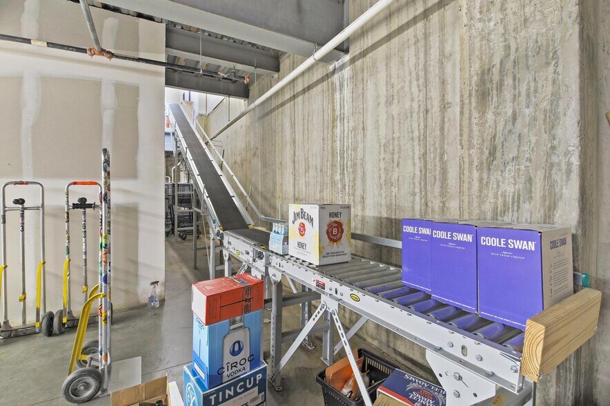 More Photos Of 15745 E Arapahoe Rd, Centennial Storefront For Sale