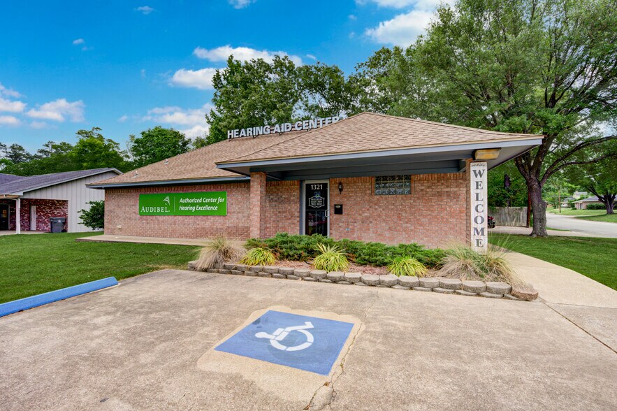 More Photos Of 1321 S John Redditt Dr, Lufkin General Retail For Sale