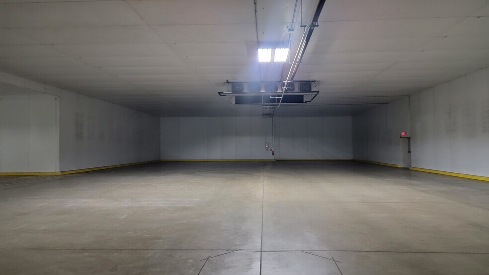 More Photos Of 10610 Washington Ave, Marshfield Warehouse For Lease
