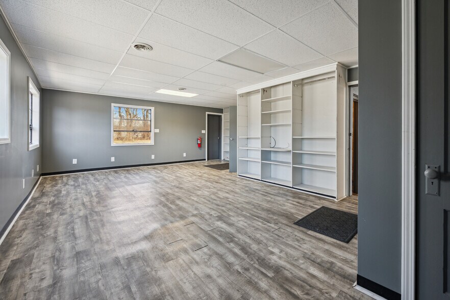 More Photos Of 15 Walnut St, Coshocton Warehouse For Sale