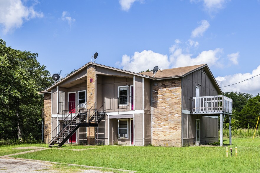 More Photos Of 1105 Westwood Ln, Giddings Apartments For Sale