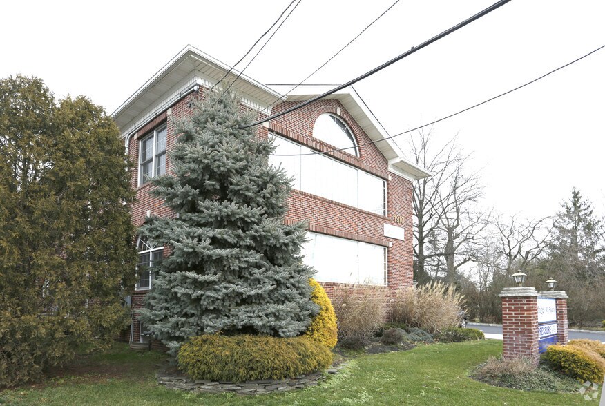 More Photos Of 1910 Oak Tree Rd, Edison Office For Lease