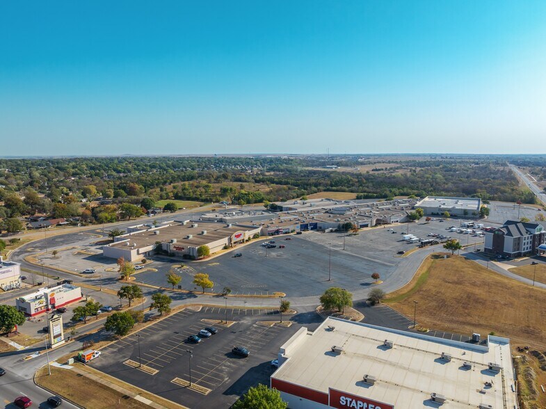 Primary Photo Of 2350 SE Washington Blvd, Bartlesville General Retail For Lease