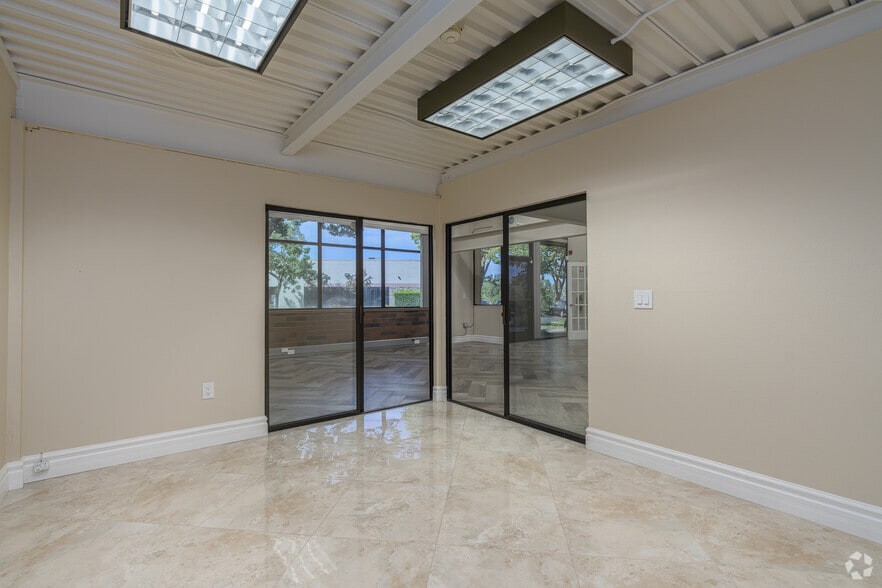 More Photos Of 10304 Placer Ln, Sacramento Office For Sale