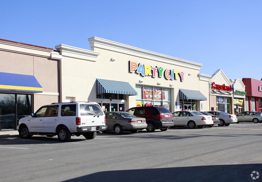 More Photos Of 5522 Leesburg Pike, Falls Church Storefront For Lease