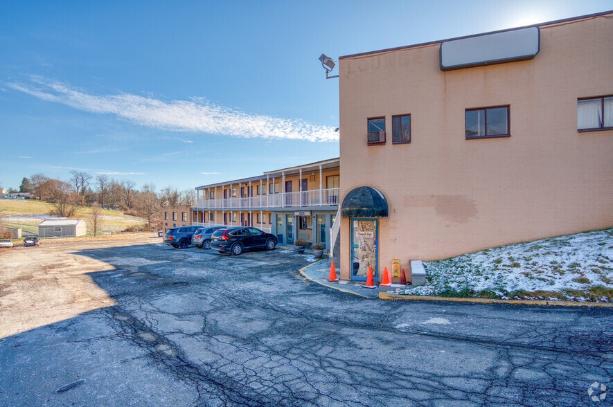 8857 University Blvd, Coraopolis, PA 15108 Hotel For Sale