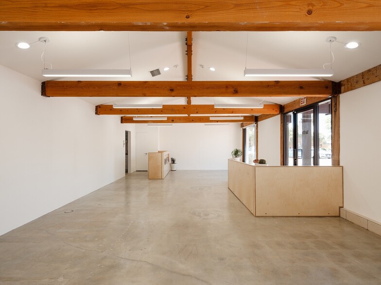 More Photos Of 254-264 N Palm Canyon Dr, Palm Springs Freestanding For Lease
