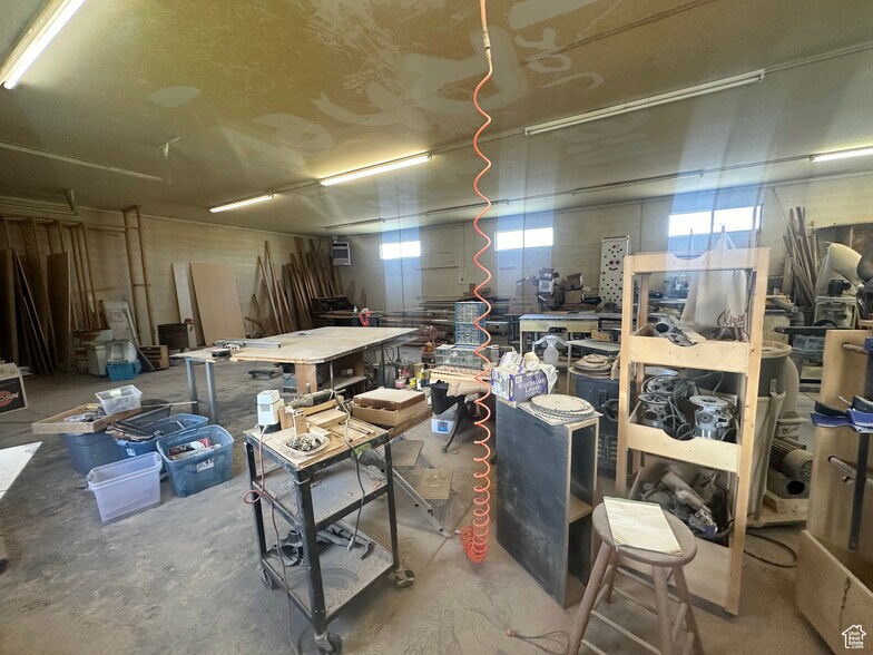 More Photos Of 589 N Geneva Rd, Lindon Warehouse For Sale