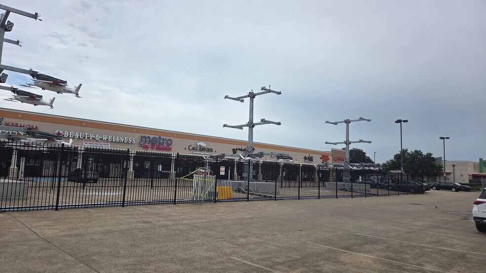 More Photos Of 5537-5571 Highway 6 N, Houston Storefront For Sale