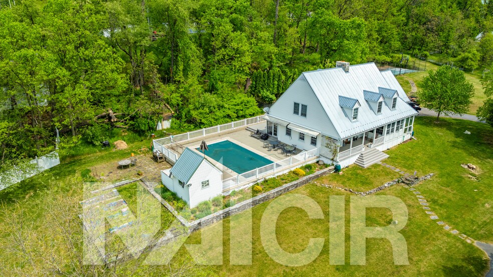 More Photos Of 5790 Devonshire Rd, Harrisburg Specialty For Sale