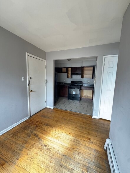 More Photos Of 8701 S Clyde Ave, Chicago Apartments For Sale