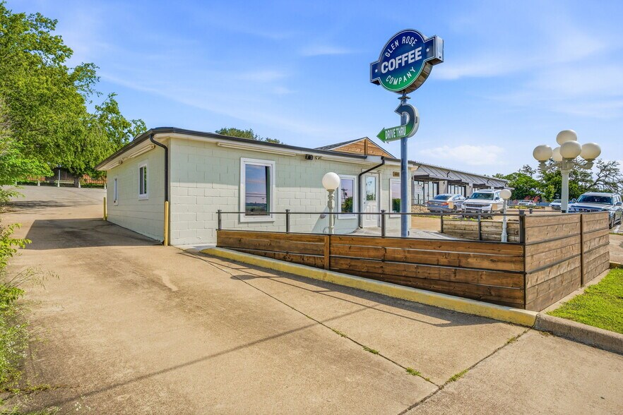 More Photos Of 608 SW Big Bend Trl, Glen Rose Restaurant For Sale