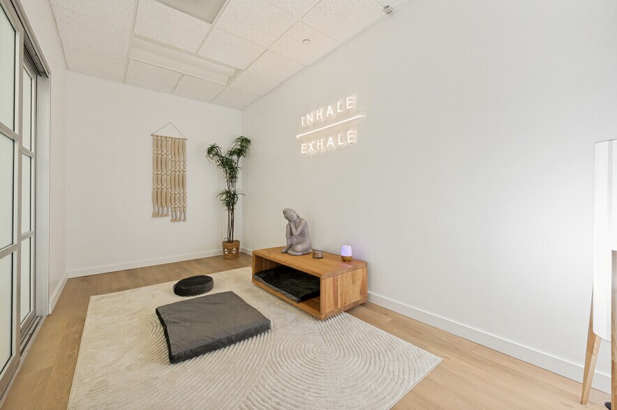 More Photos Of 750 W John Carpenter Fwy, Irving Office For Lease