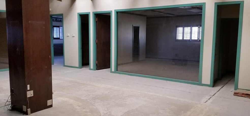 More Photos Of 110 W Borderland Rd, El Paso Warehouse For Lease
