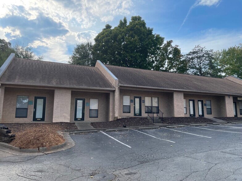 More Photos Of 770 Old Roswell Rd, Roswell Office For Lease