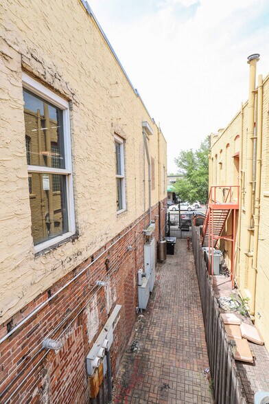 More Photos Of 109 S Main St, Gainesville Restaurant For Sale