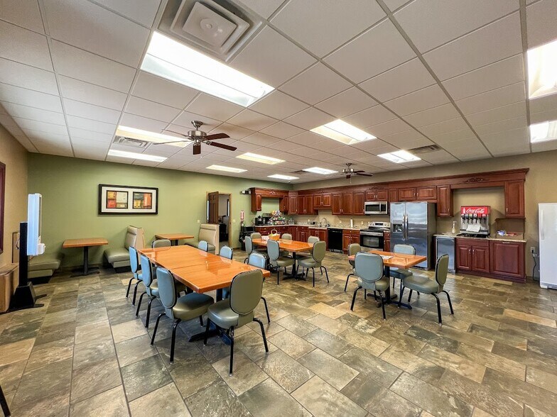 More Photos Of 1737 N Main Ext St, Butler Light Distribution For Sale