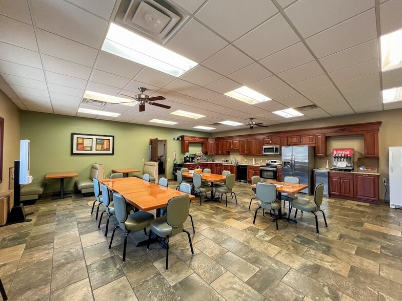 More Photos Of 1737 N Main Ext St, Butler Light Distribution For Sale