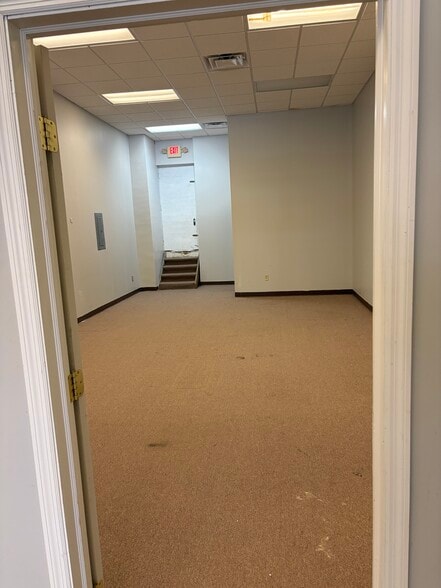 More Photos Of 736-740 Monmouth St, Newport Storefront Retail Residential For Lease