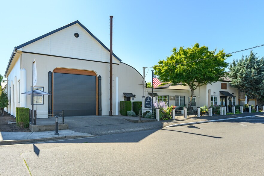 More Photos Of 258 N Kutch St, Carlton Storefront For Lease