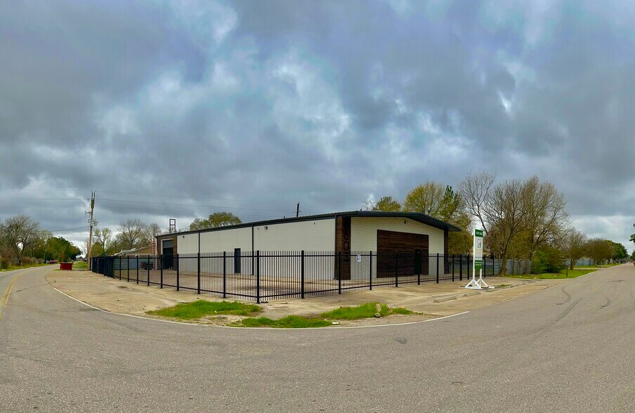 More Photos Of 8603 Shoal Creek Dr, Houston Warehouse For Sale