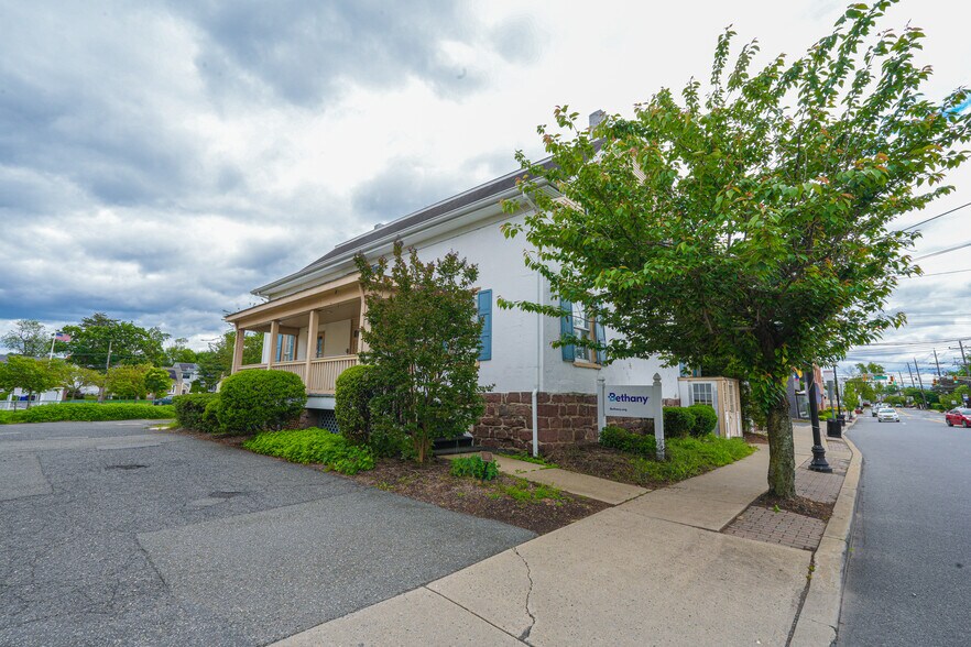 More Photos Of 12-19 River Rd, Fair Lawn Office For Sale