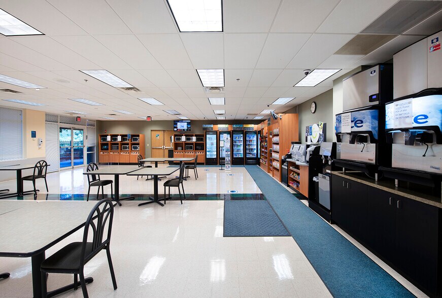 More Photos Of 3620 Queen Palm Dr, Tampa Loft Creative Space For Lease