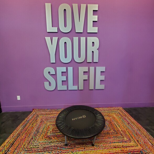 More Photos Of 9409 Sage Meadow Trl, Fort Worth Freestanding For Lease