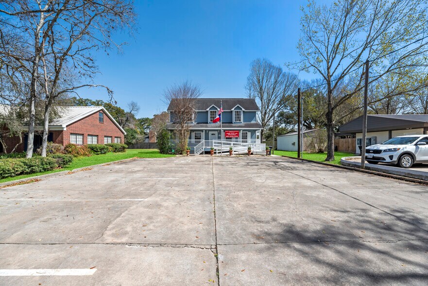 More Photos Of 1324 Avenue D, Katy Medical For Sale