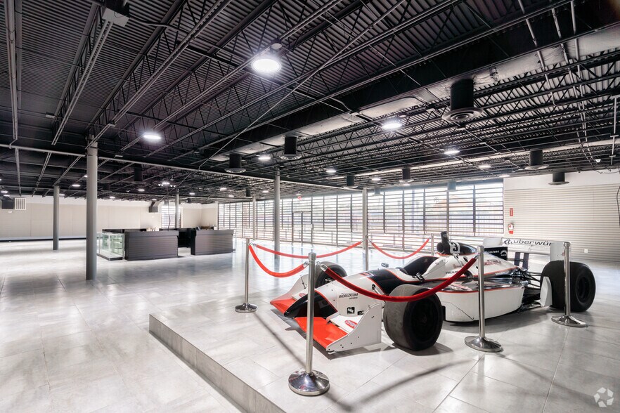 More Photos Of 10034 North Fwy, Houston Warehouse For Sale