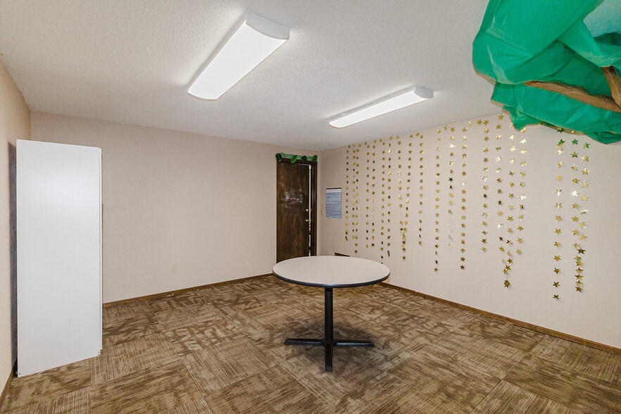 More Photos Of 1319 E 17th Ave, Hutchinson Religious Facility For Sale