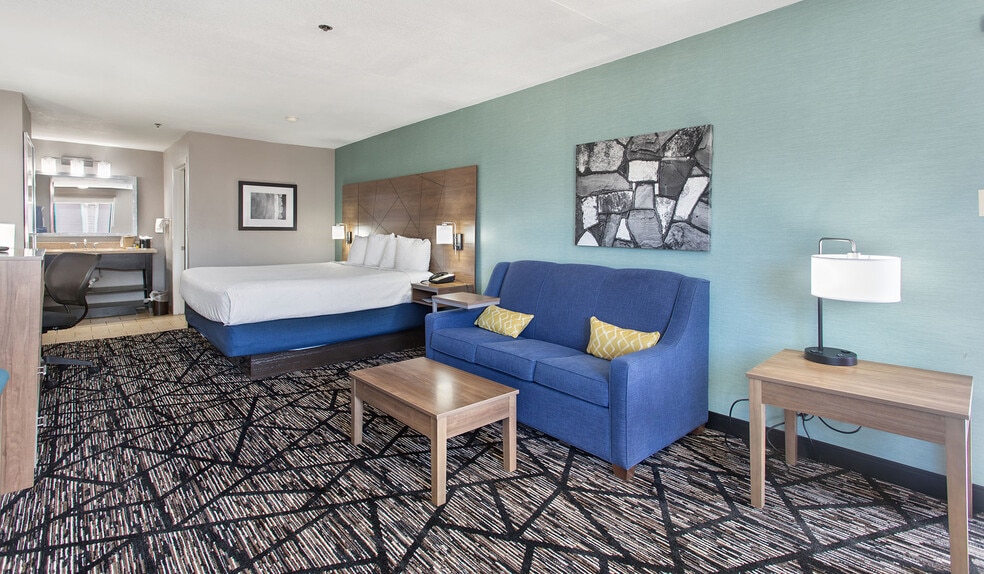 More Photos Of 201 W Hill Park Cir, Huntsville Hotel For Sale