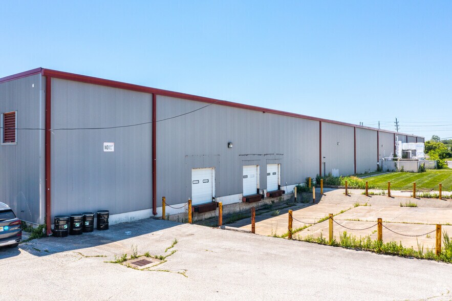 More Photos Of 302 Commerce Square Blvd, Burlington Warehouse For Lease