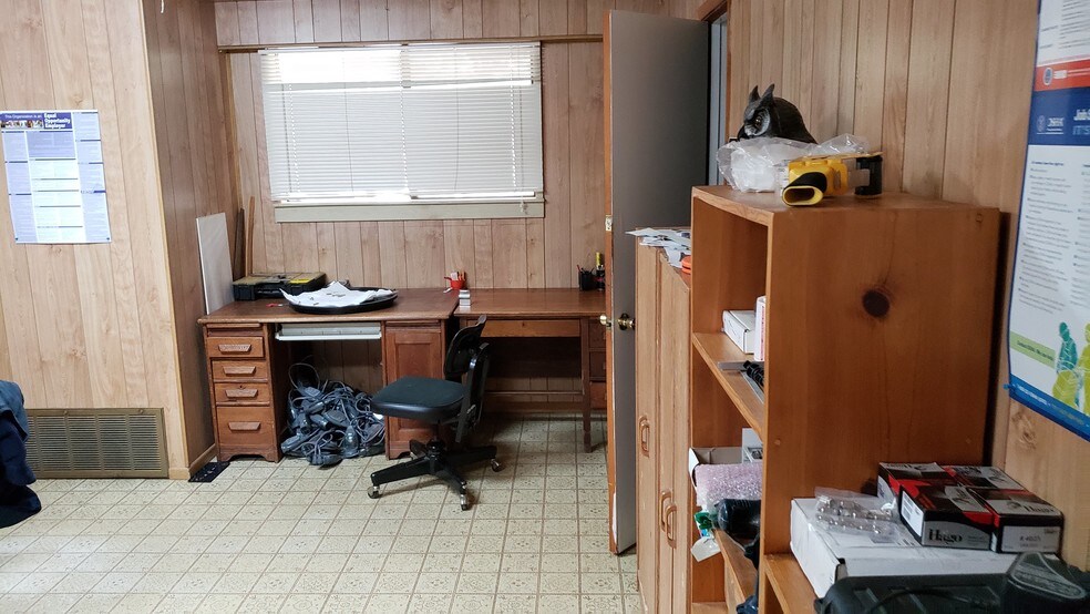 More Photos Of 21511 State Highway 71 W, Spicewood Light Manufacturing For Sale