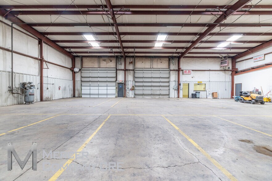 More Photos Of 813 SE 84th St, Oklahoma City Manufacturing For Sale