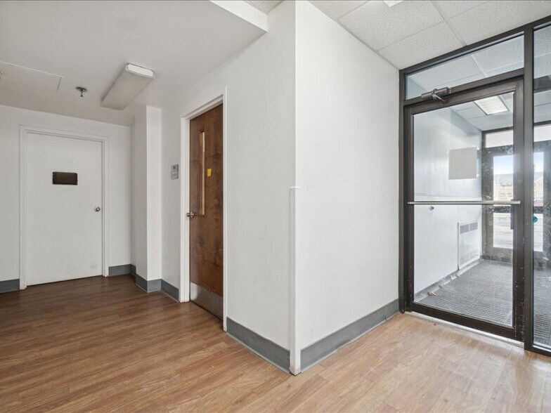 More Photos Of 1100 W Saginaw St, Lansing Medical For Sale